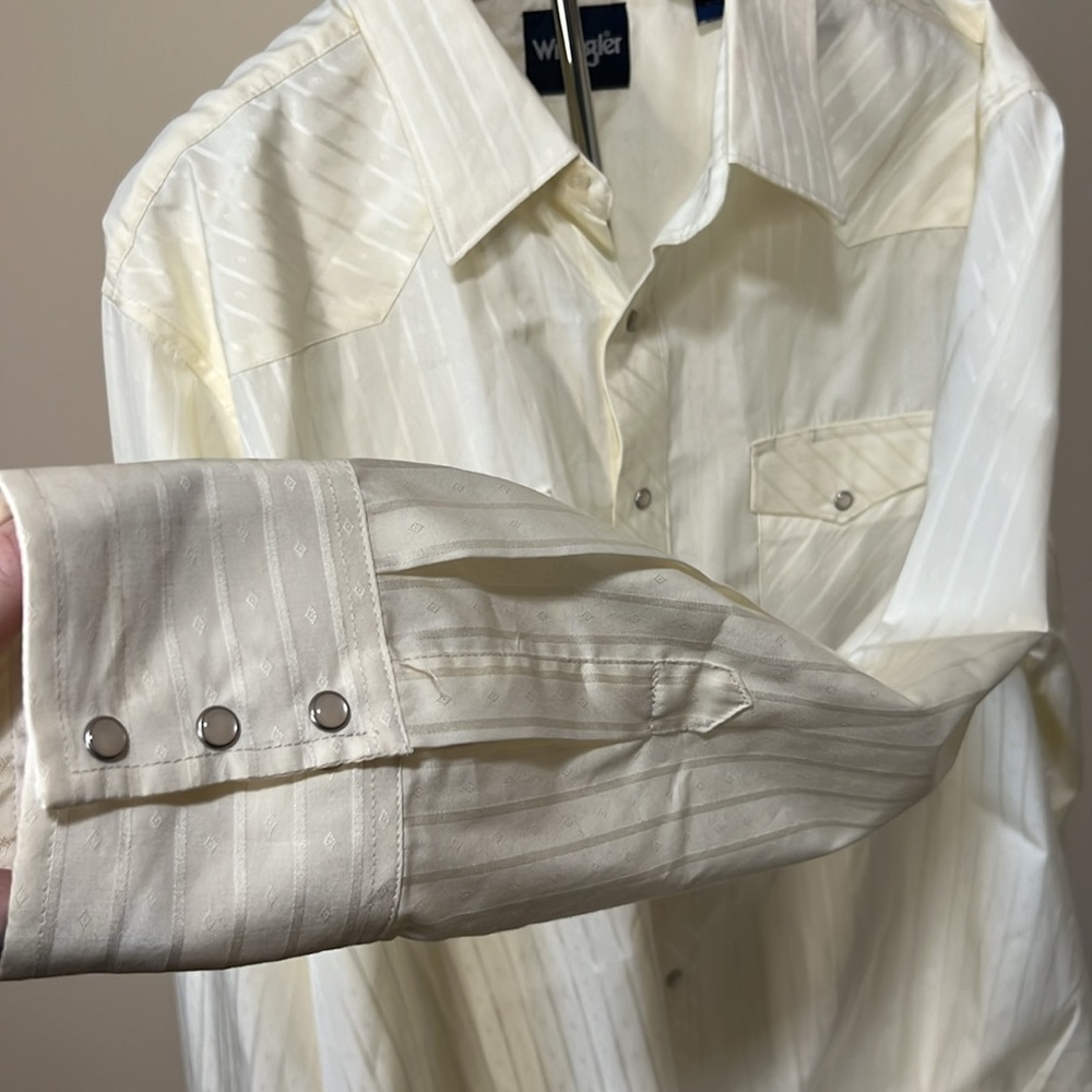 Men’s Wrangler Pinstripe Cream Pearl Snap Long Sleeve Collared Dress Shirt - Picture 7 of 9